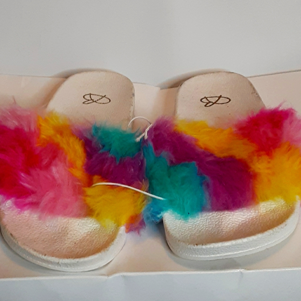 🌈Rainbow Slippers 🌈 Size 12-4 🏷 NWT